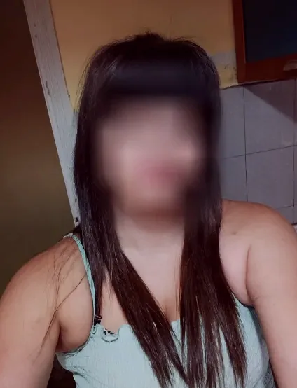 Amira, 37