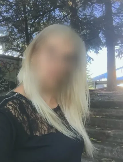 Emilia, 32