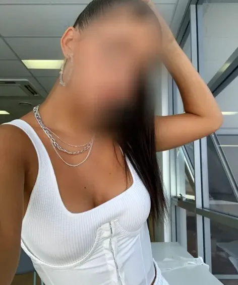 Fiona, 20