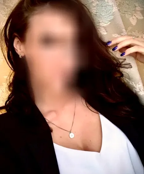 Lara, 33