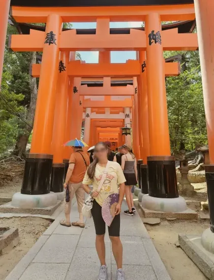 Lilly, 34