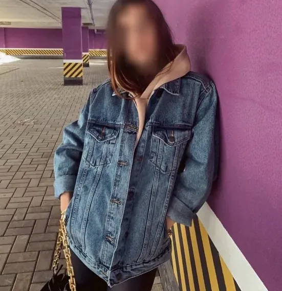 Manuela, 31