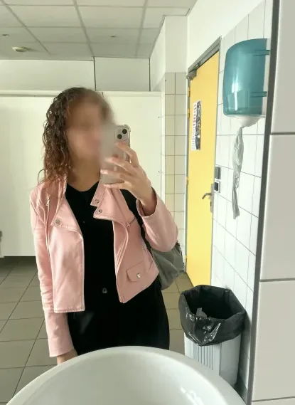 Melanie, 20