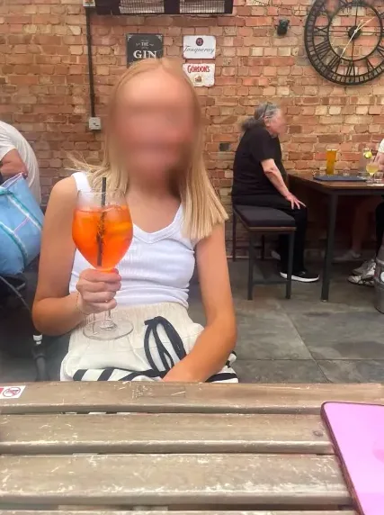 Nicole, 26