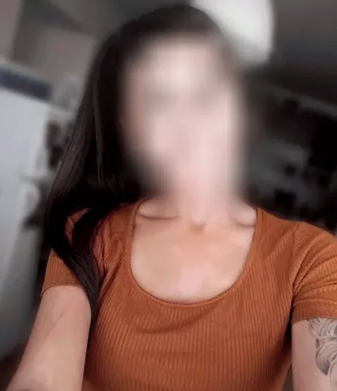 Sabrina, 32