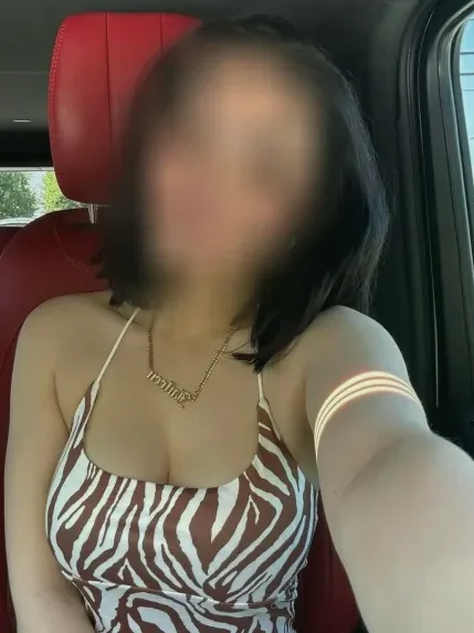 Sarah, 27